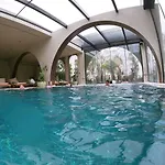 Floor In Albania With Private Rooftop Sleeps 8 To 10 Apartment *