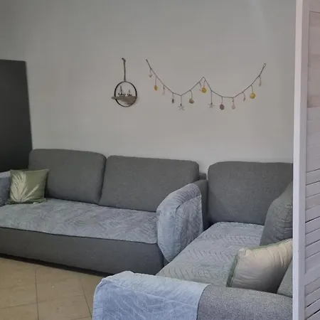 Floor In Albania With Private Rooftop Sleeps 8 To 10 Апартаменты *