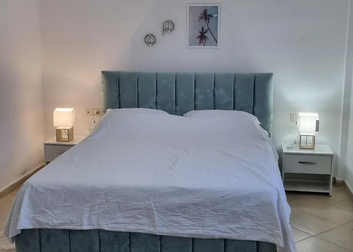 Flower Roof Private Terrace Golem (Tirana)