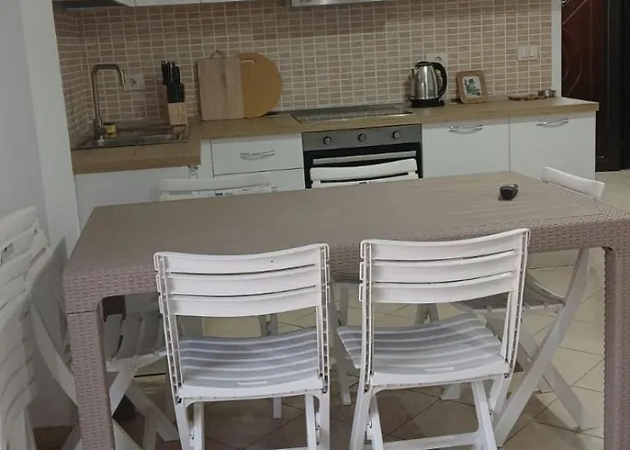 Apartment Flower Roof Private Terrace Golem (Tirana)